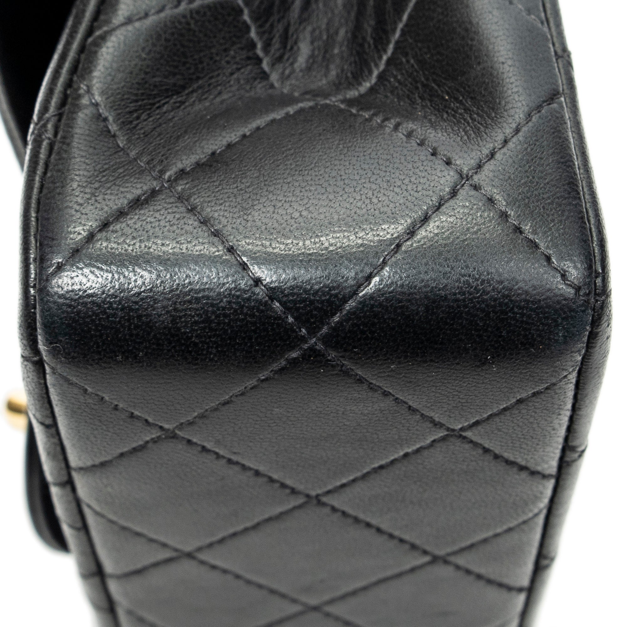 Shoulder Bag Classic Double Flap 23 Black Quilted Lambskin Leather