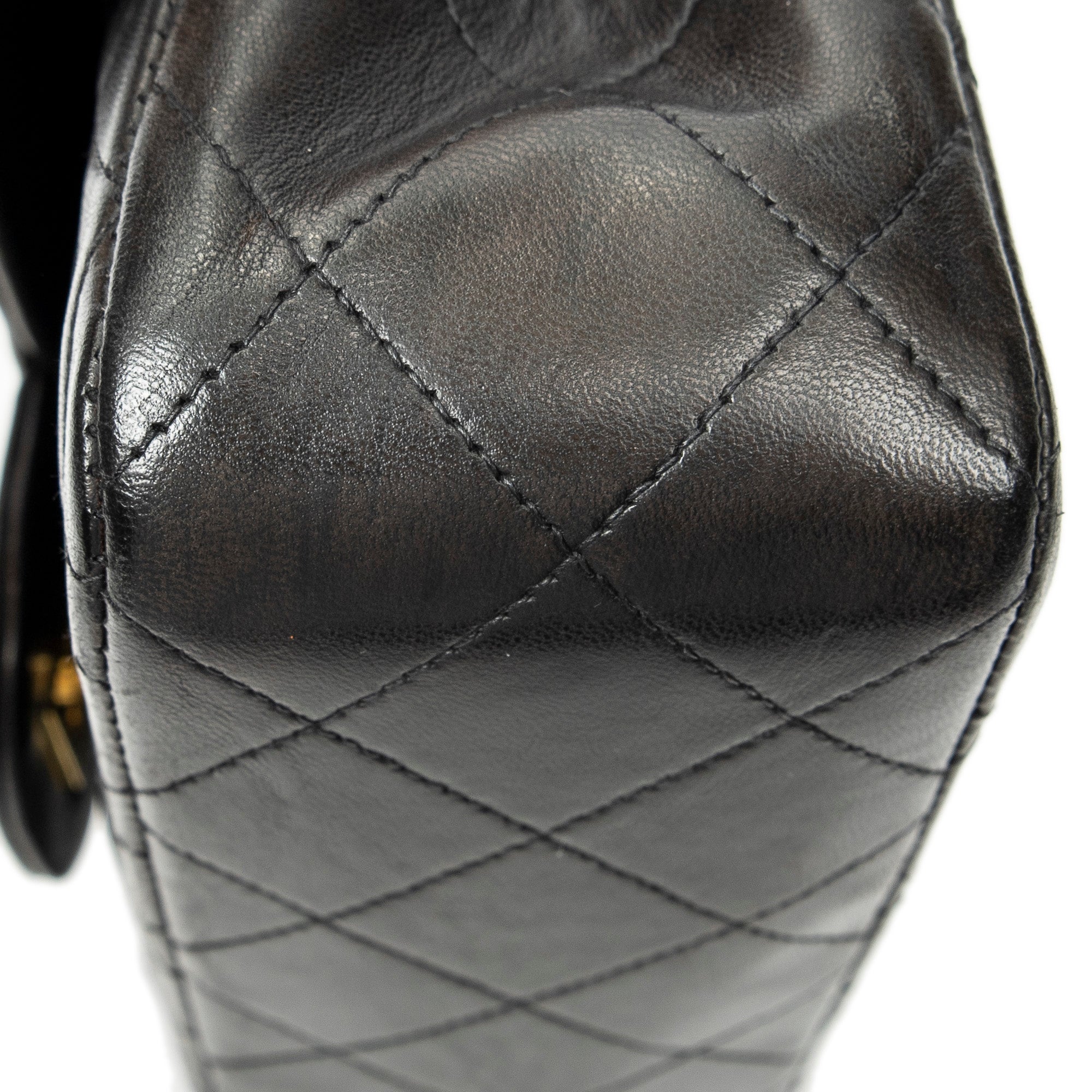 Shoulder Bag Classic Double Flap 23 Black Quilted Lambskin Leather