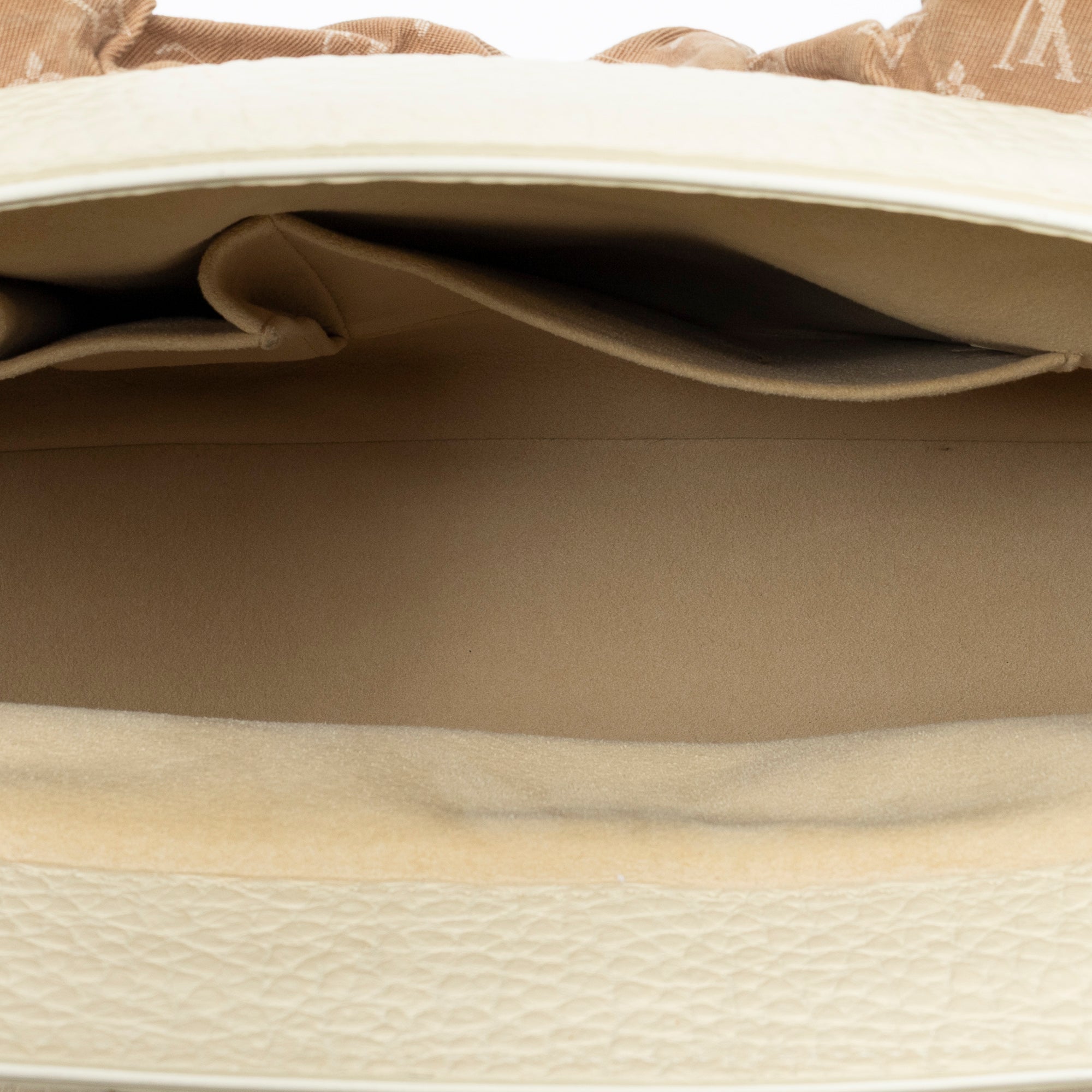 Shoulder Bag Trapeze GM Beige Monogram Mini Lin