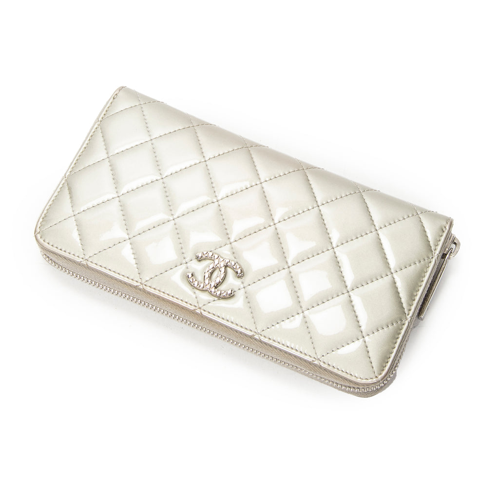 Wallet L-Gusset Zip Wallet Grey Quilted Patent Leather
