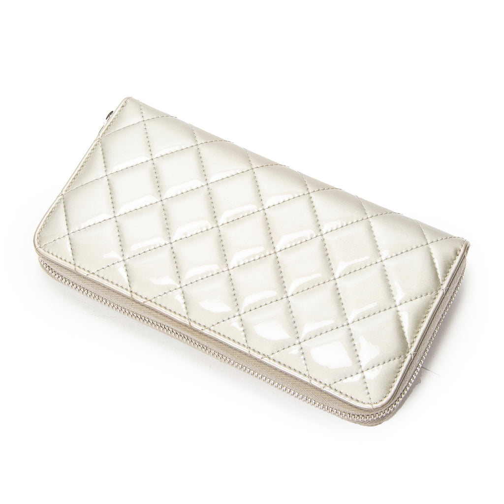 Wallet L-Gusset Zip Wallet Grey Quilted Patent Leather