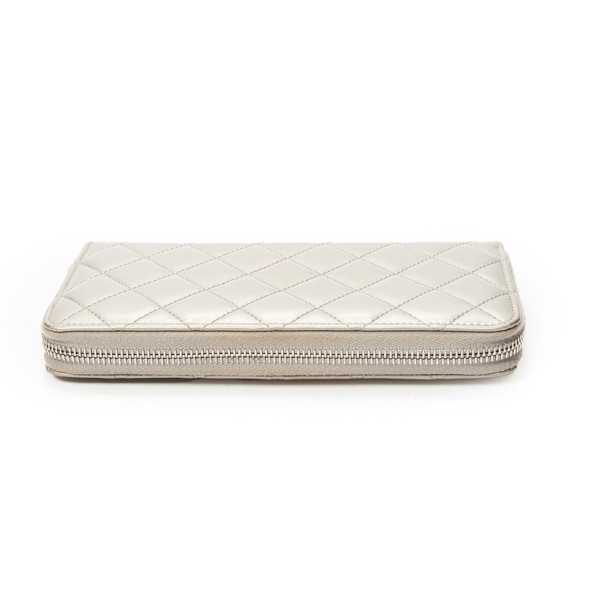 Wallet L-Gusset Zip Wallet Grey Quilted Patent Leather