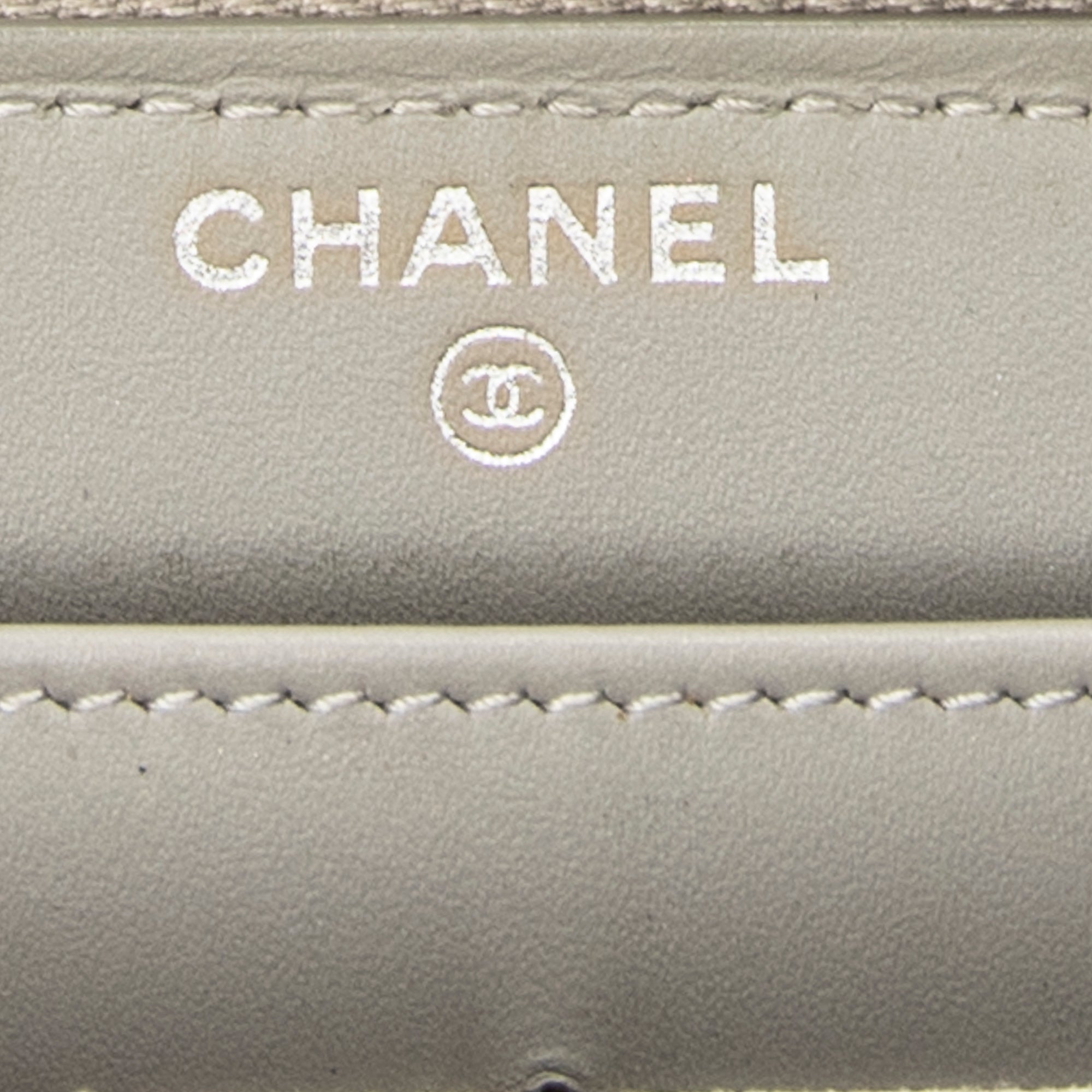 Wallet L-Gusset Zip Wallet Grey Quilted Patent Leather