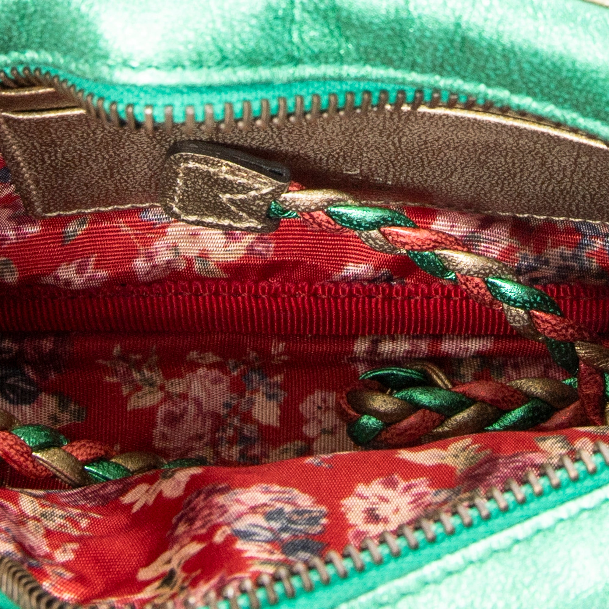 Sac bandoulière Mini Camera trapunté en cuir de veau matelassé rouge