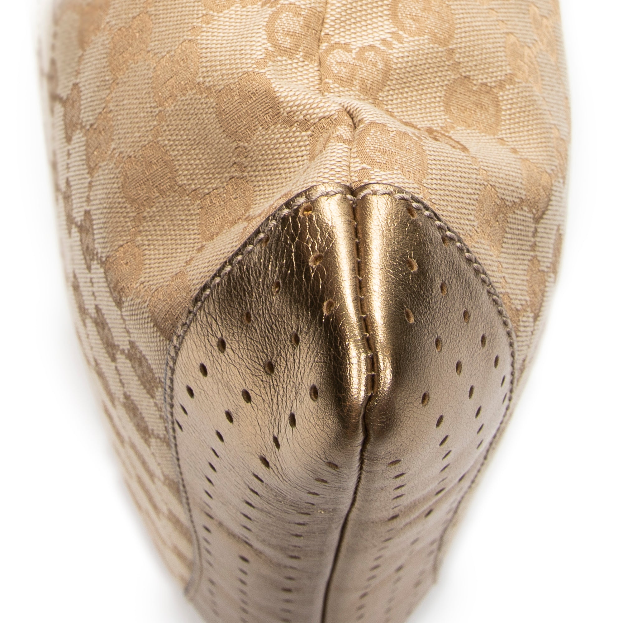 Bolso bandolera mediano de lona con monograma beige