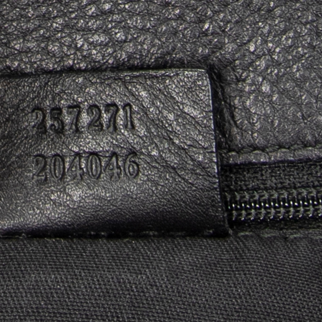 Bolso de hombro con cordón, tote vertical, lona de nailon monogramada negra