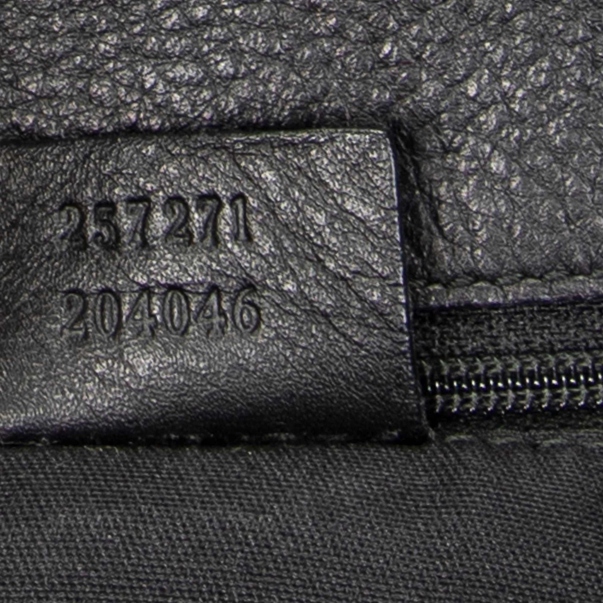 Bolso de hombro con cordón, tote vertical, lona de nailon monogramada negra