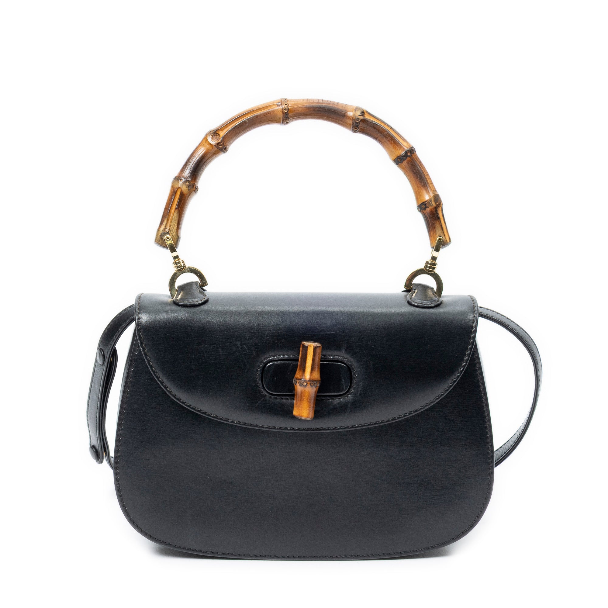 Bolso de hombro pequeño con asa superior de bambú y solapa en piel de becerro lisa negra