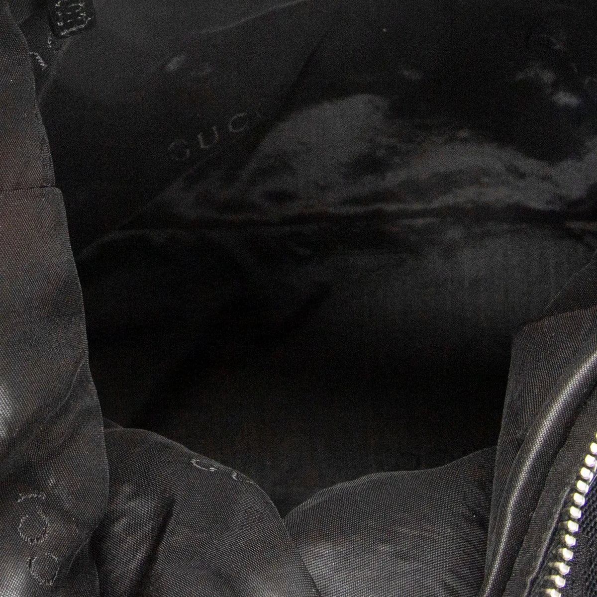 Bolso de hombro Hobo con cremallera Lona negra monogramada