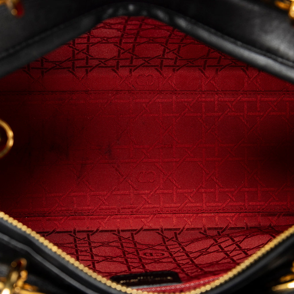 Sac à bandoulière Lady Dior grand modèle zippé en cuir d'agneau Cannage noir