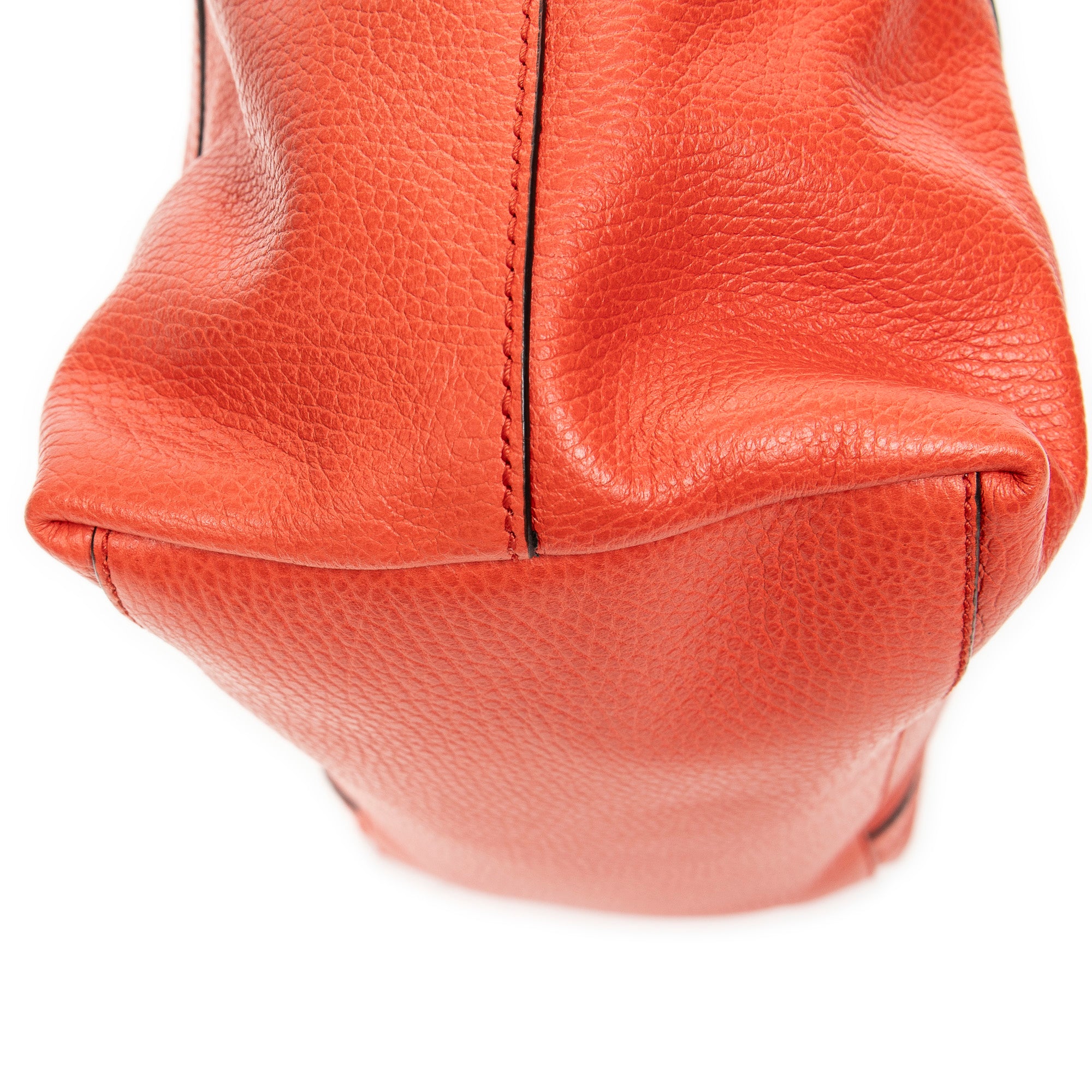 Bandolera Mediana GG Charm Asa Superior Piel de Becerro Granulada Roja