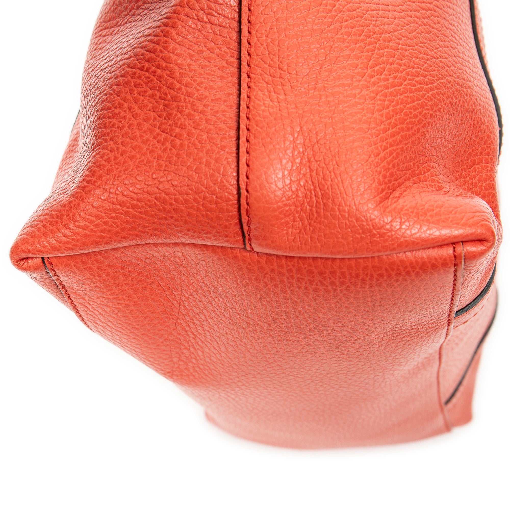 Bandolera Mediana GG Charm Asa Superior Piel de Becerro Granulada Roja