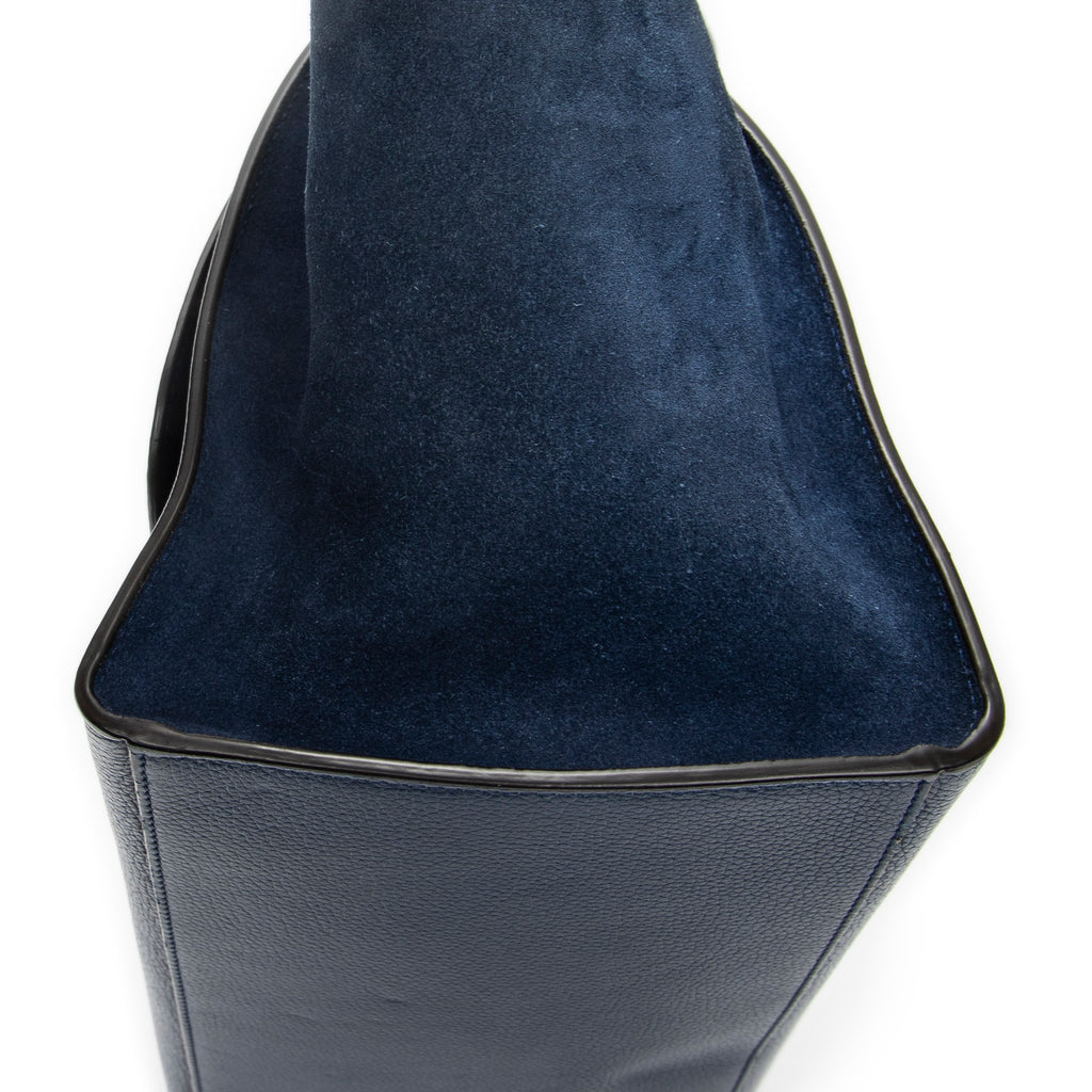 Shoulder Bag Medium Trapeze Navy Grained Calfskin Leather
