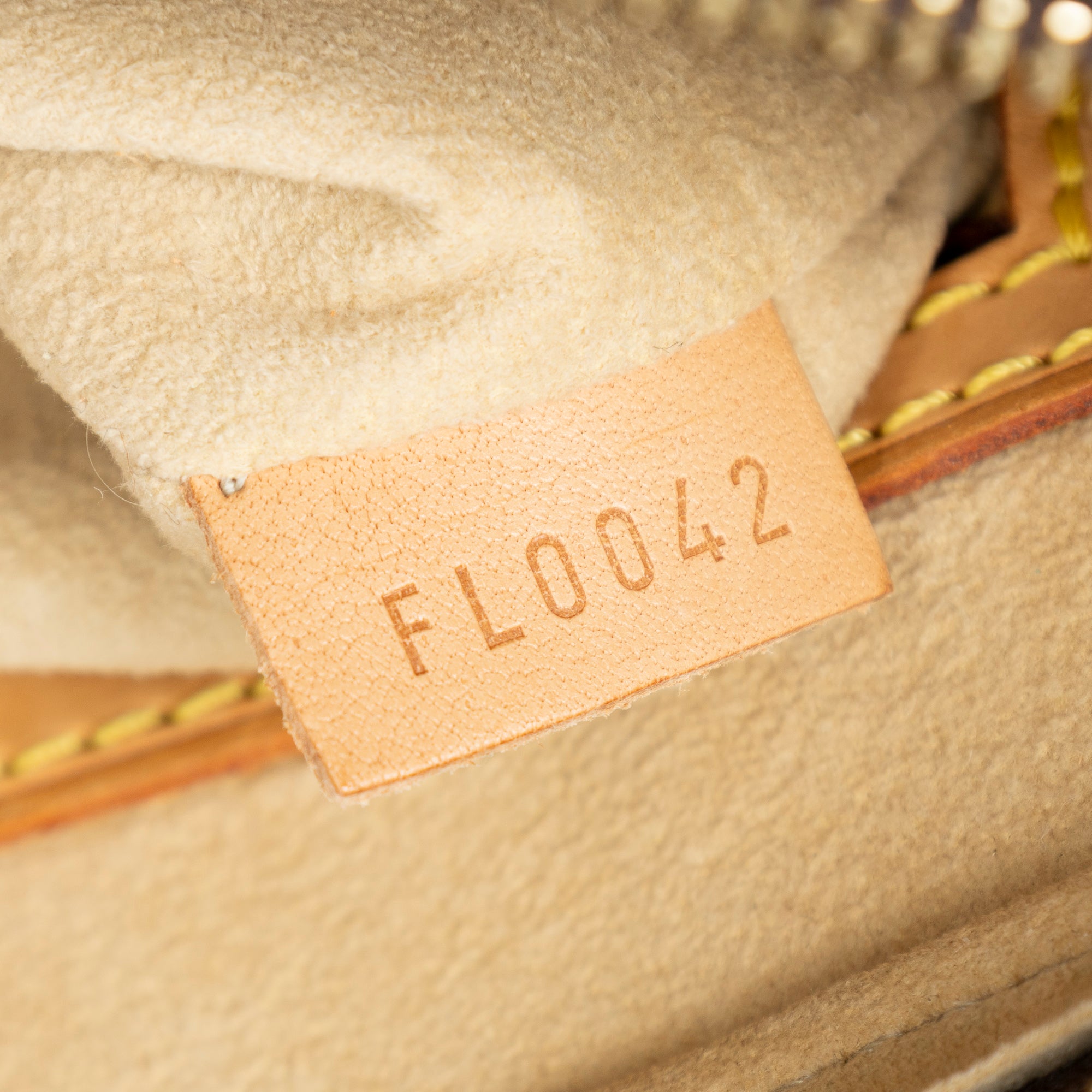 Shoulder Bag Looping MM Brown Monogram Canvas