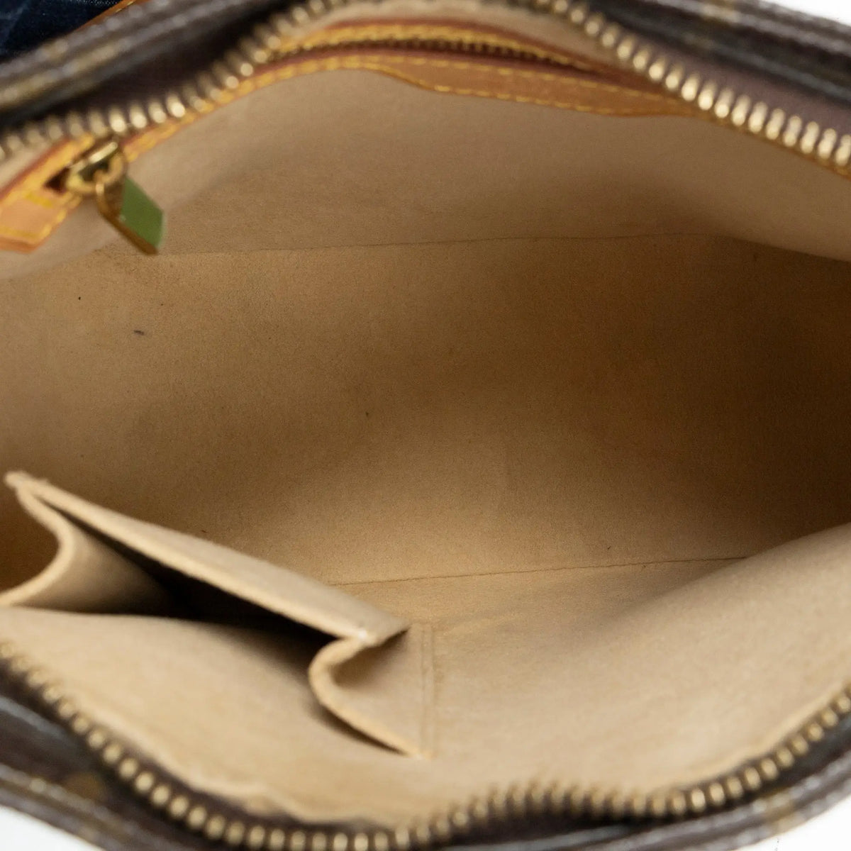 Bolso de hombro Looping MM lona Monogram marrón