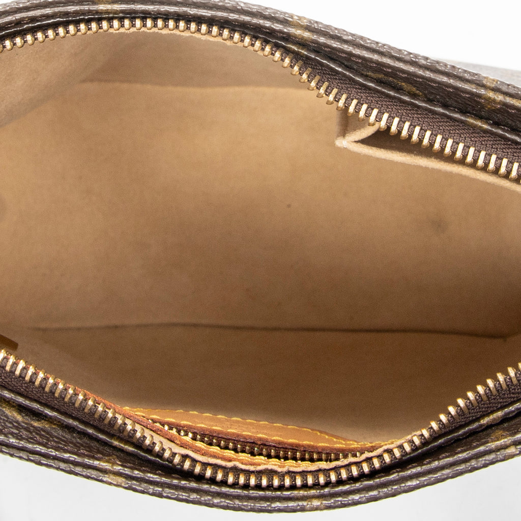 Shoulder Bag Looping MM Brown Monogram Canvas