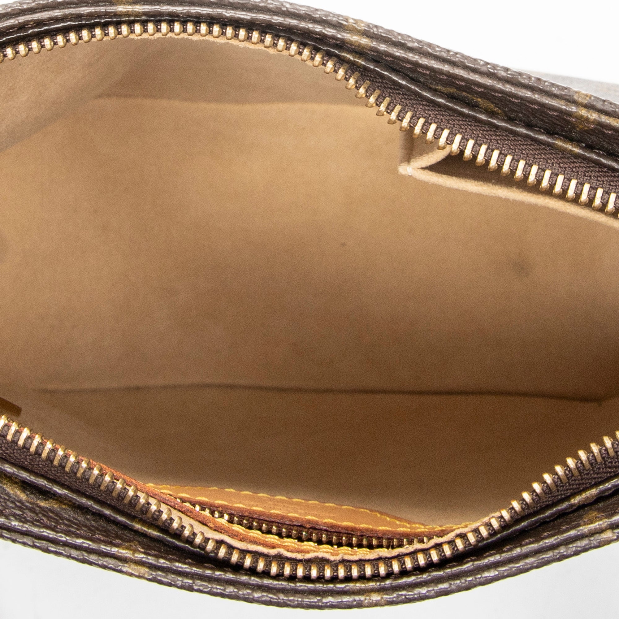 Shoulder Bag Looping MM Brown Monogram Canvas