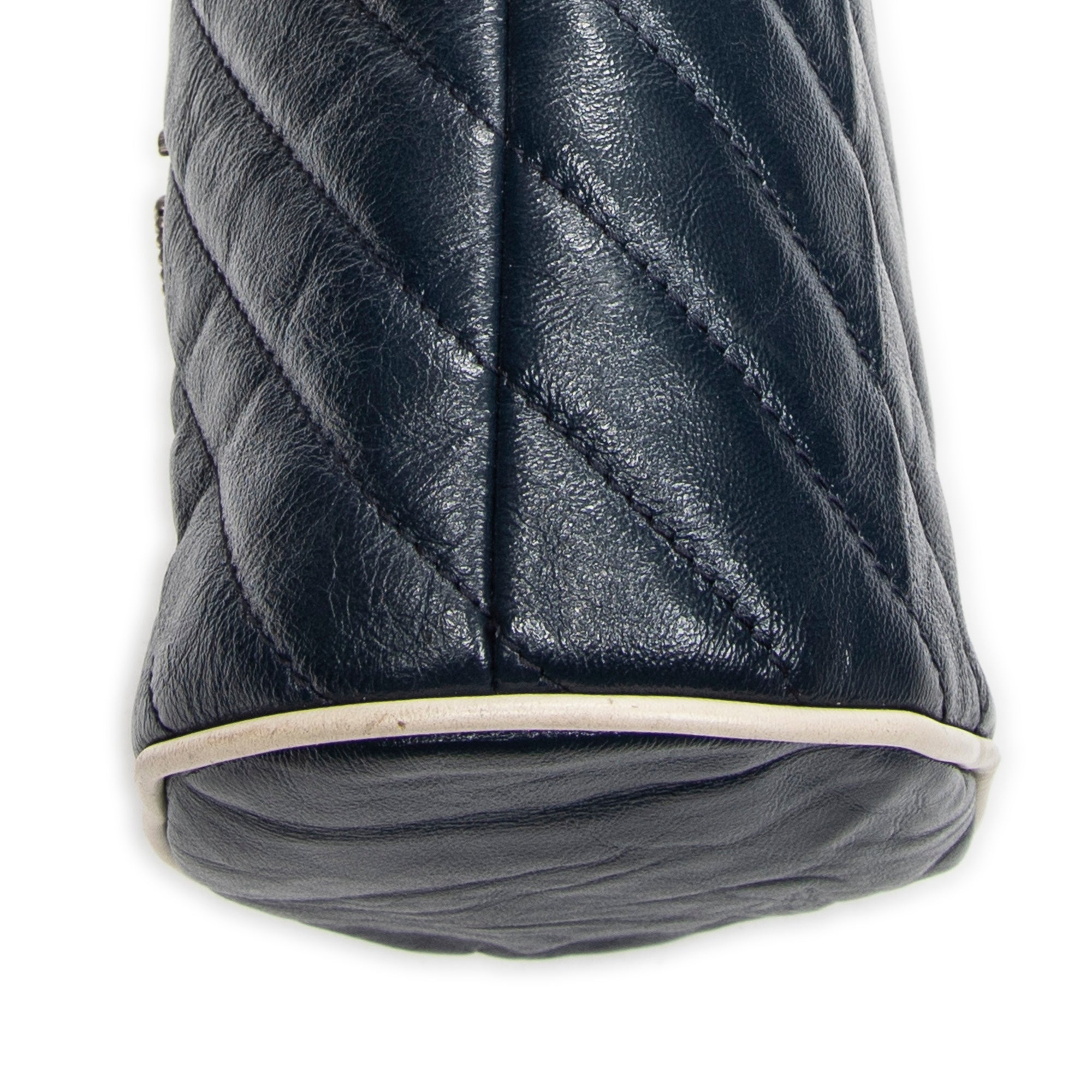 Shoulder Bag GG Marmont Torchon Bucket Bag Navy Quilted Calfskin Leather