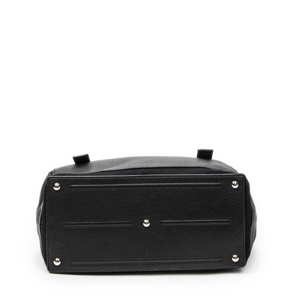 Shoulder Bag Muse Two Black Grained Calfskin Leather