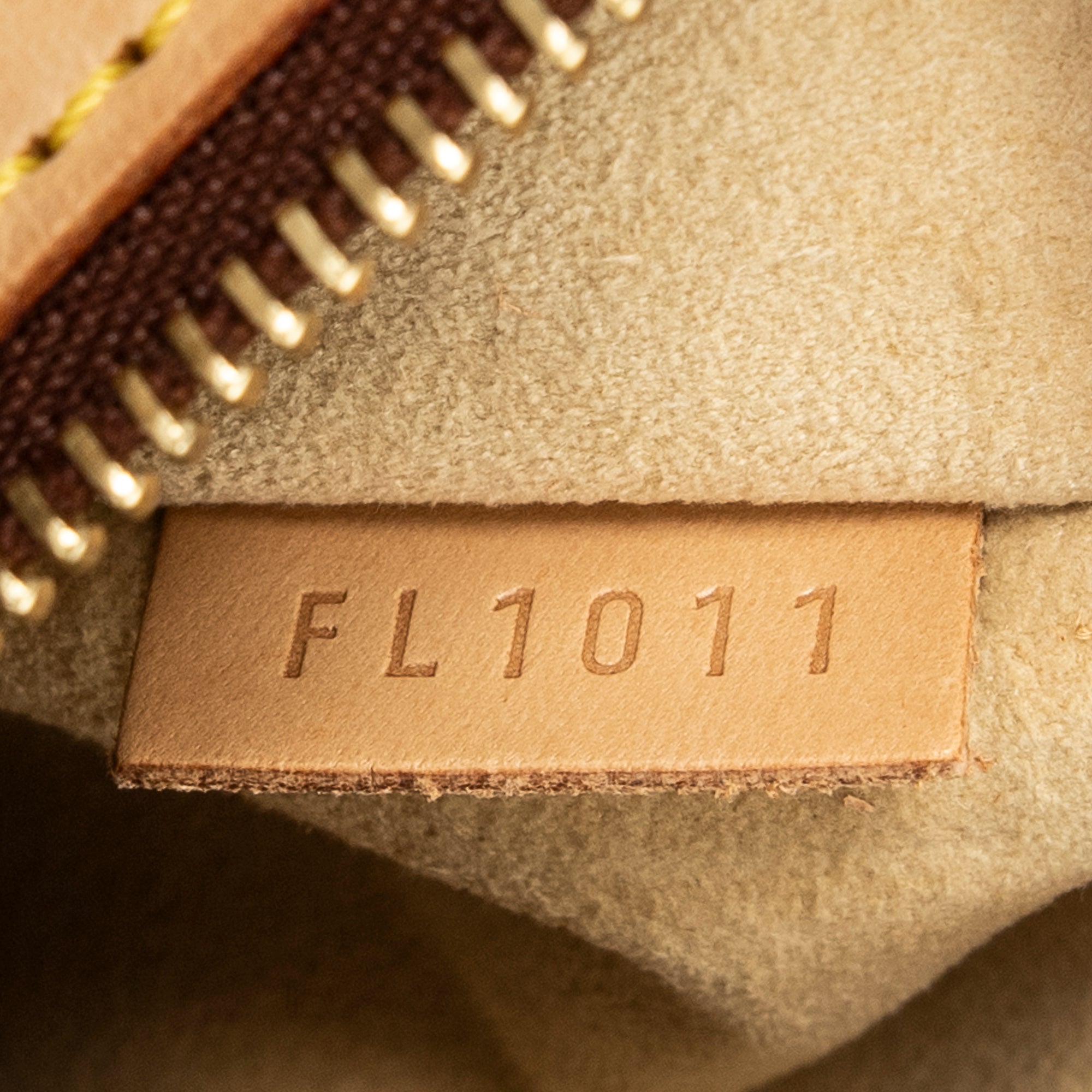Shoulder Bag Looping MM Brown Monogram Canvas