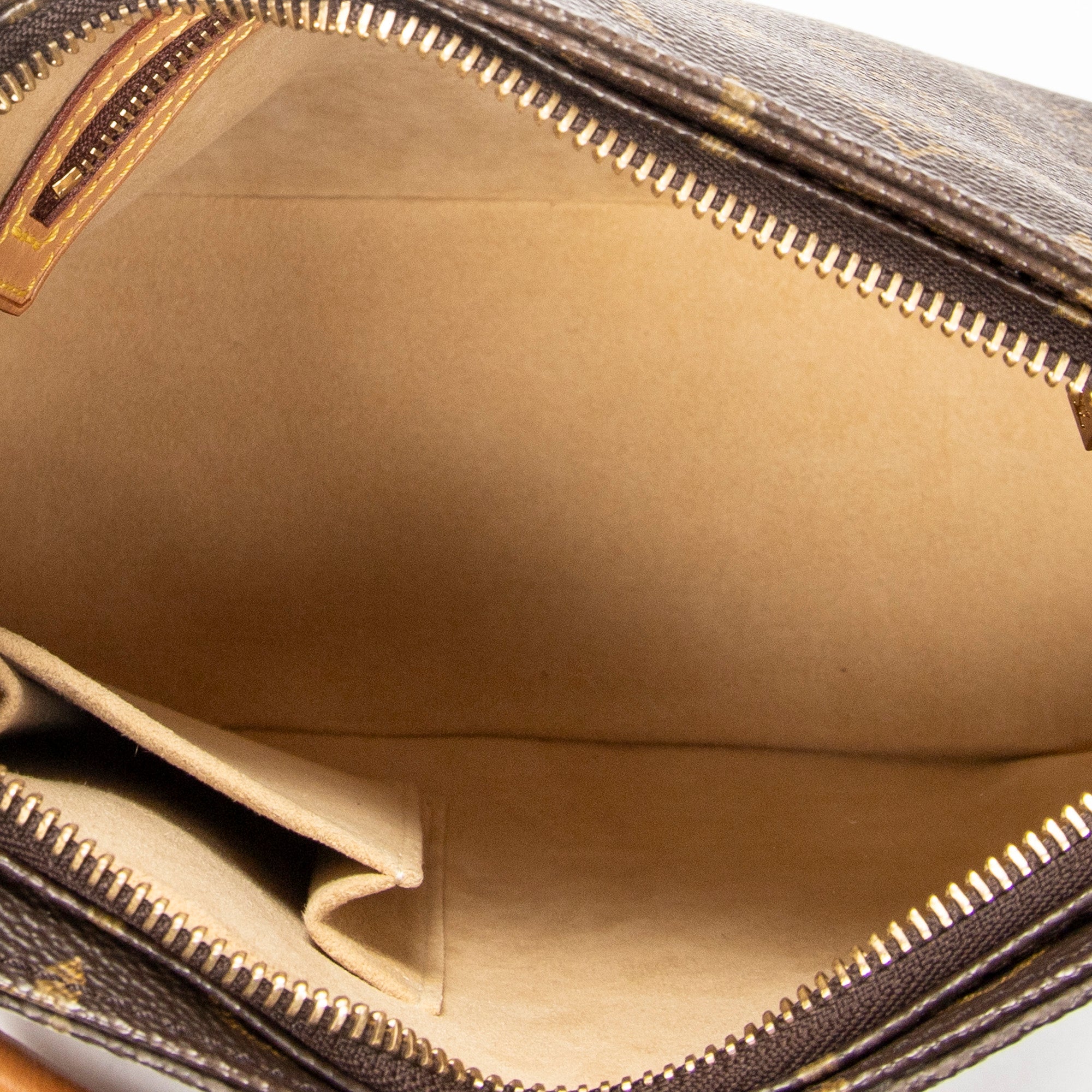 Shoulder Bag Looping MM Brown Monogram Canvas