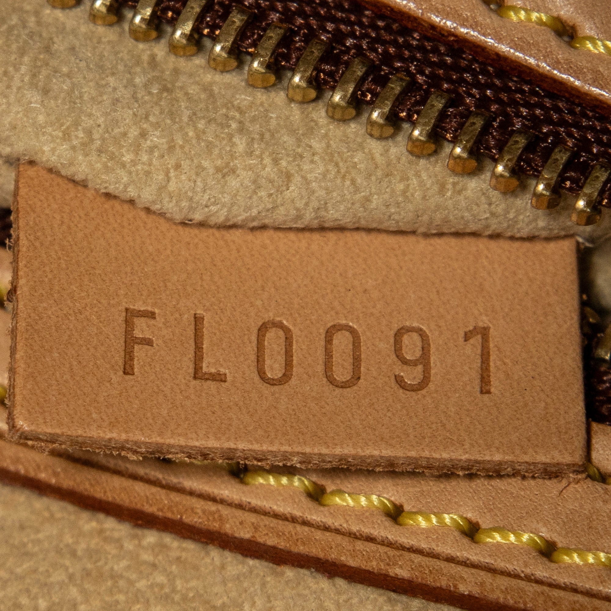 Shoulder Bag Looping MM Brown Monogram Canvas
