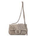 Bandolera Mini Atemporal de Piel de Cordero Gris Claro con Flores Bordadas