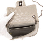 Bandolera Mini Atemporal de Piel de Cordero Gris Claro con Flores Bordadas