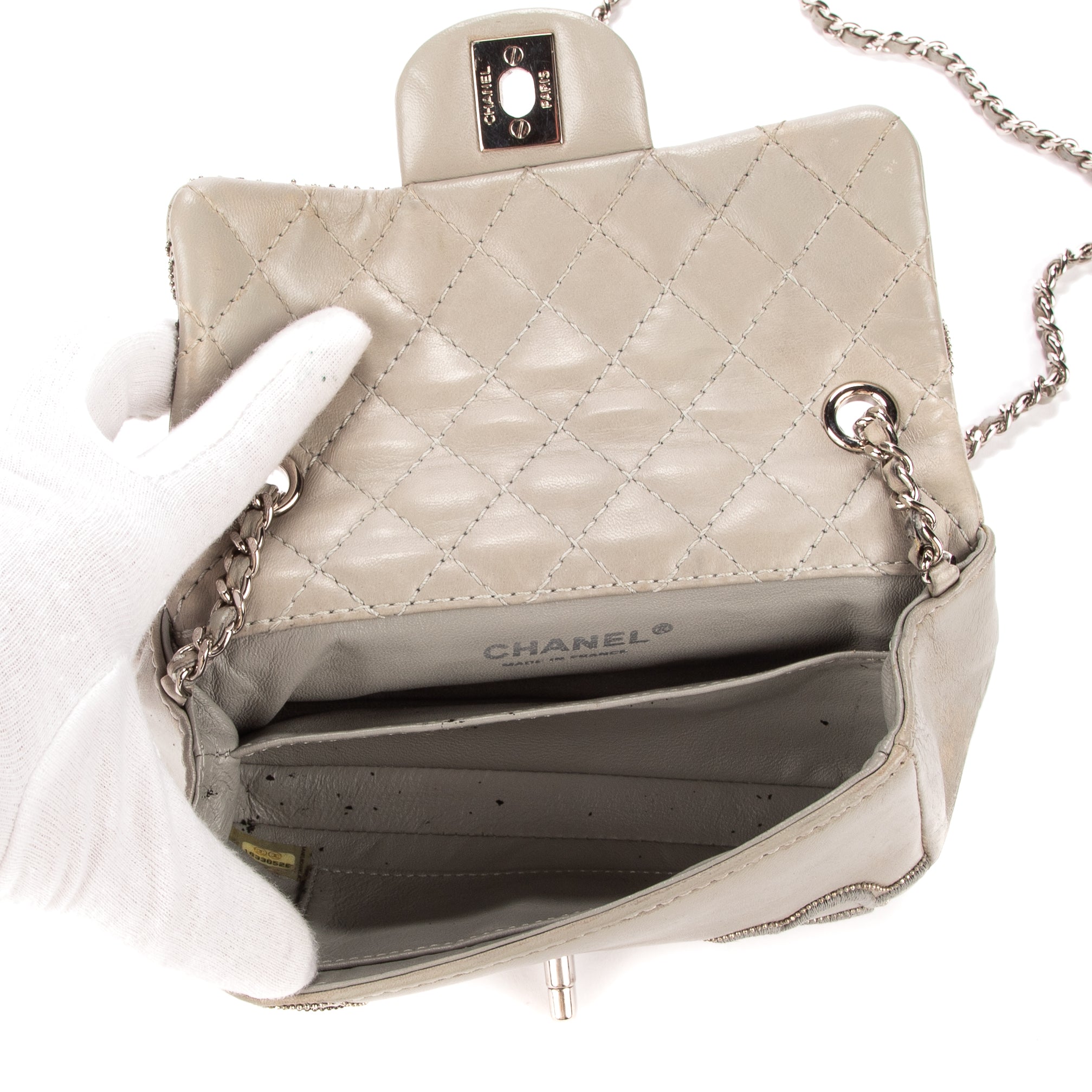 Bandolera Mini Atemporal de Piel de Cordero Gris Claro con Flores Bordadas