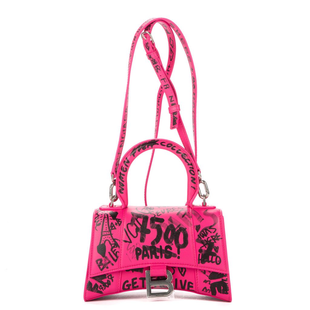 Bolso de mano Hourglass XS de piel de becerro rosa con grafiti