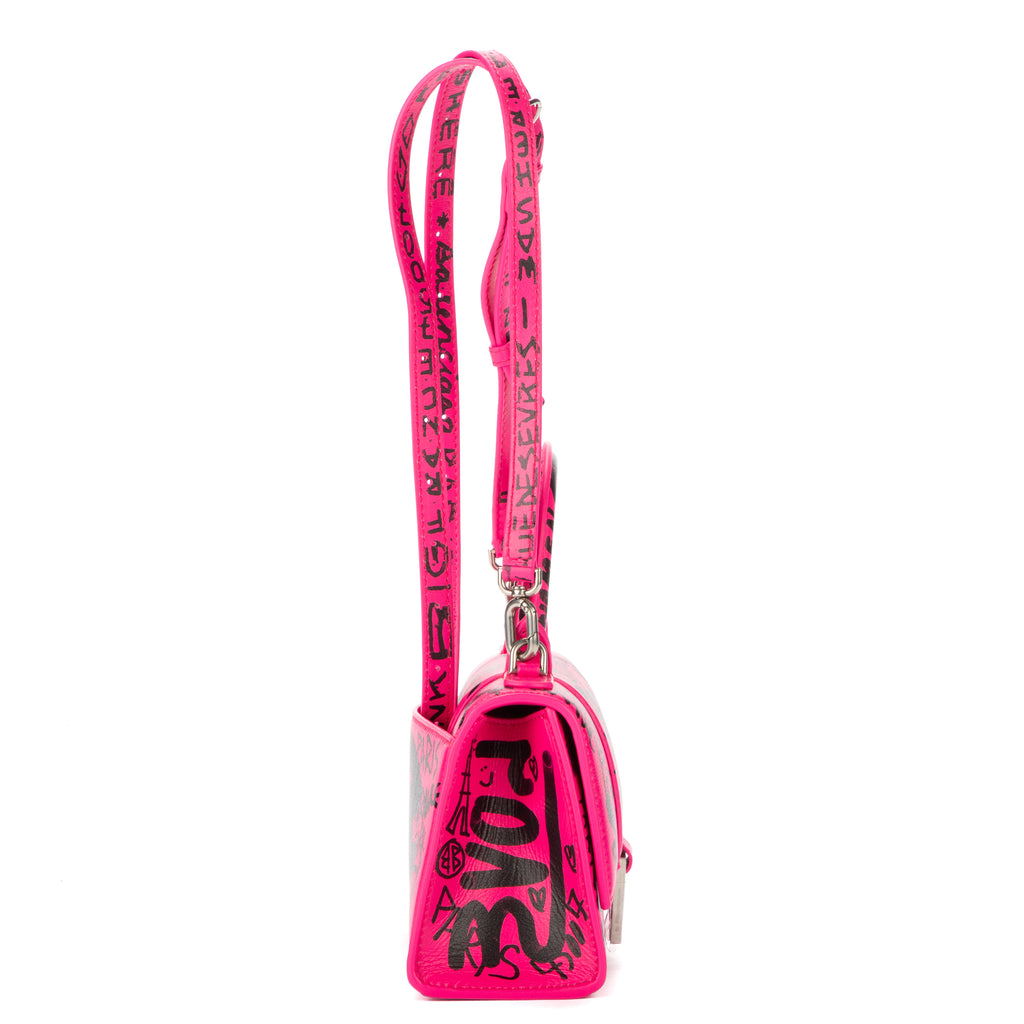 Bolso de mano Hourglass XS de piel de becerro rosa con grafiti