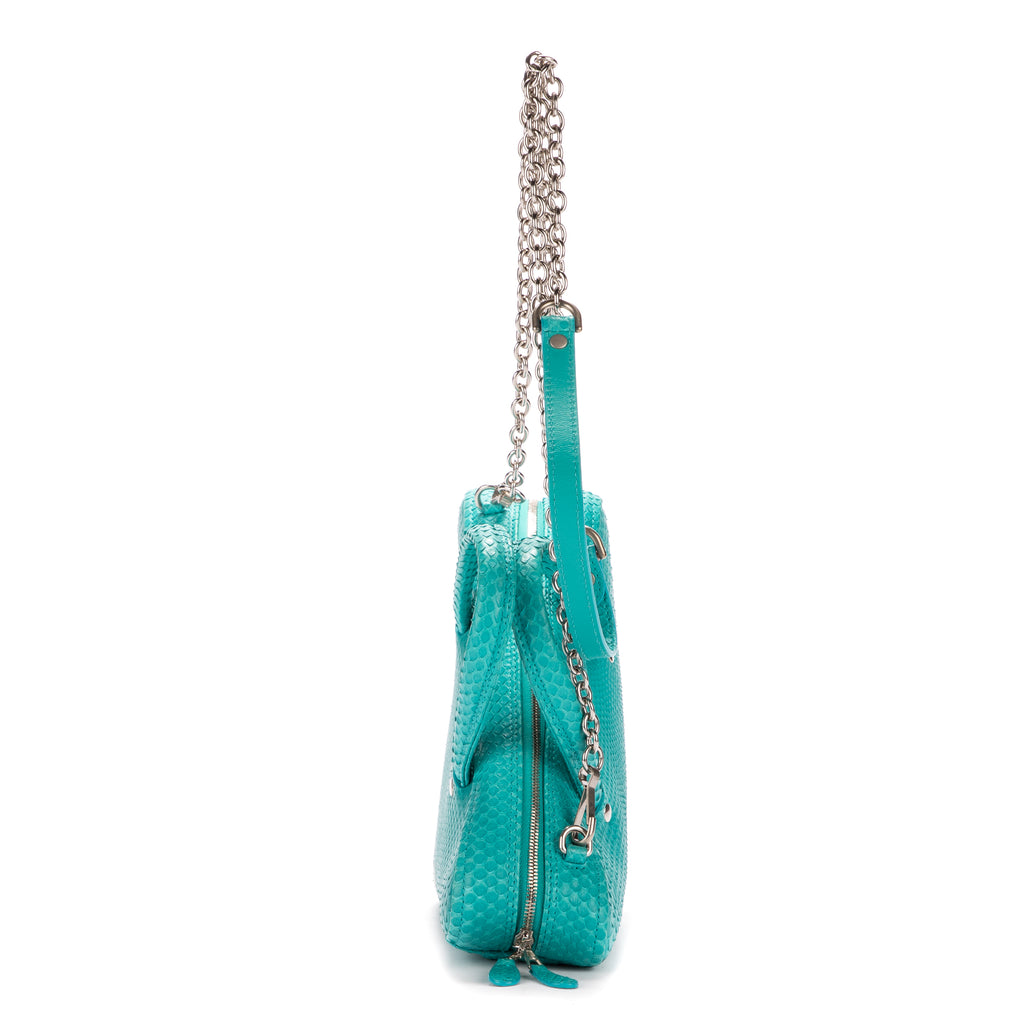 Bolso de mano con cartera triangular y cadena de piel azul grabada con pitón