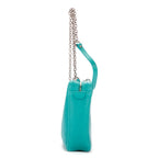 Bolso de mano con cartera triangular y cadena de piel azul grabada con pitón