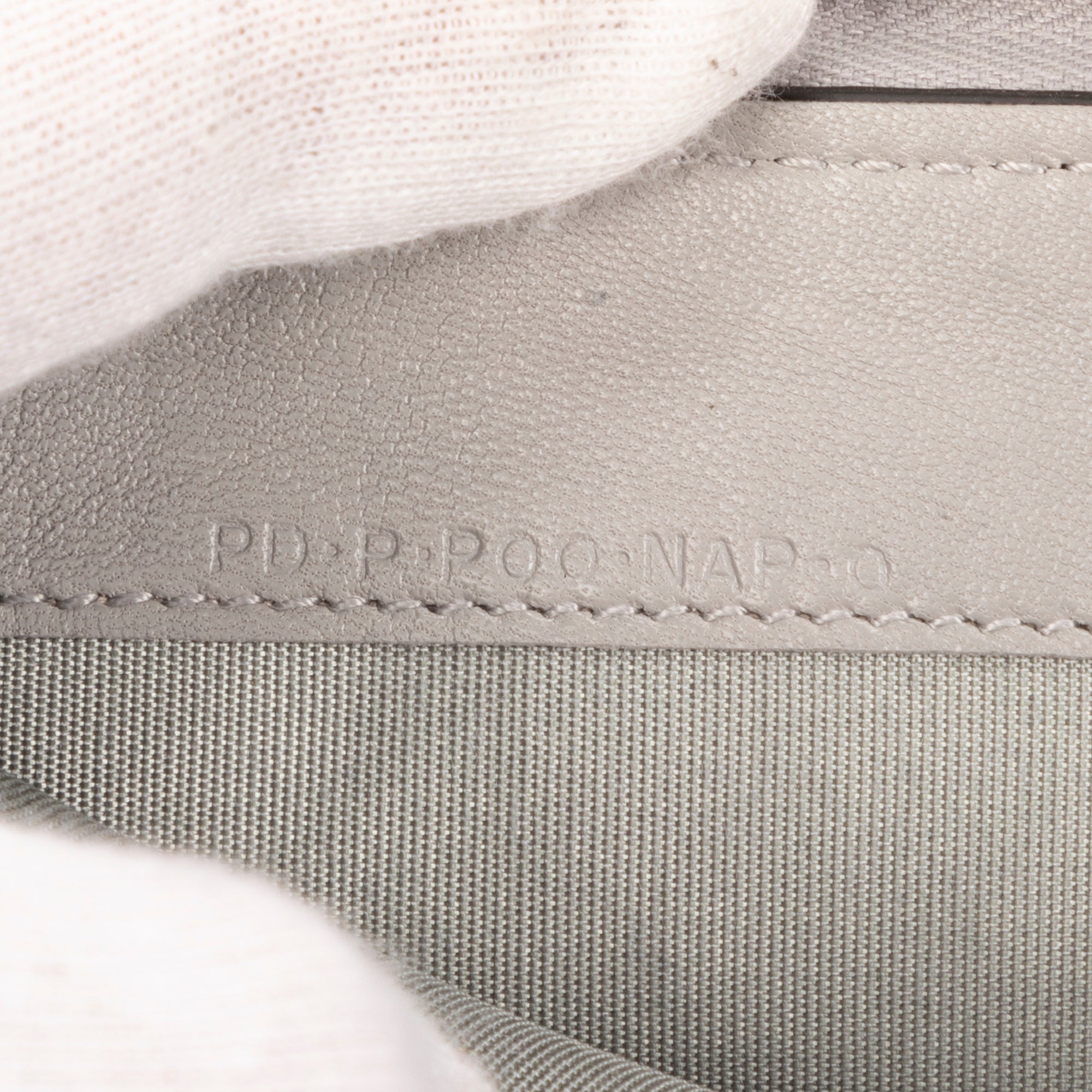 Wallet Rockstud Spikes Long Zip Light Grey Calfskin Leather