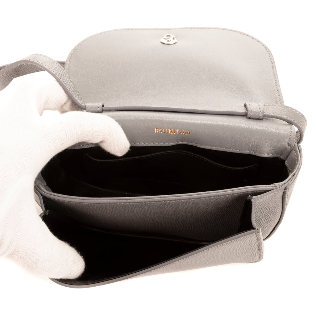 Sac bandoulière XS Ville Day en cuir de veau gris