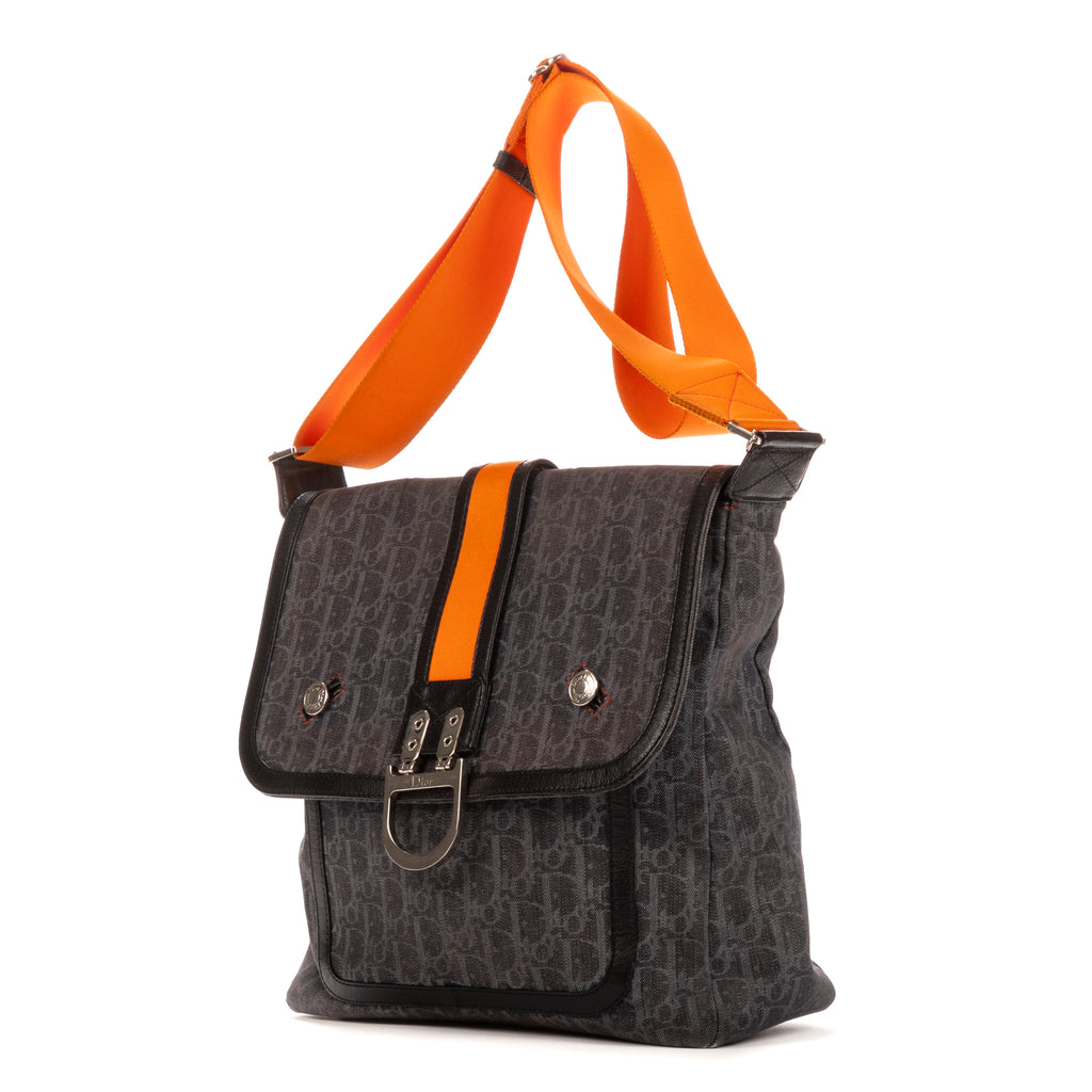 Bolso de hombro Trotter Messenger con solapa de lona oblicua azul marino