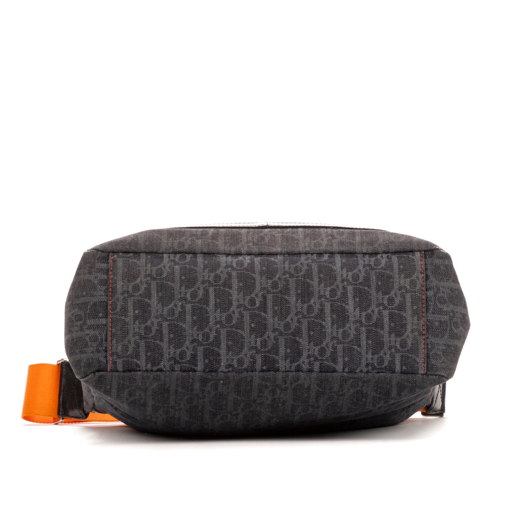 Bolso de hombro Trotter Messenger con solapa de lona oblicua azul marino
