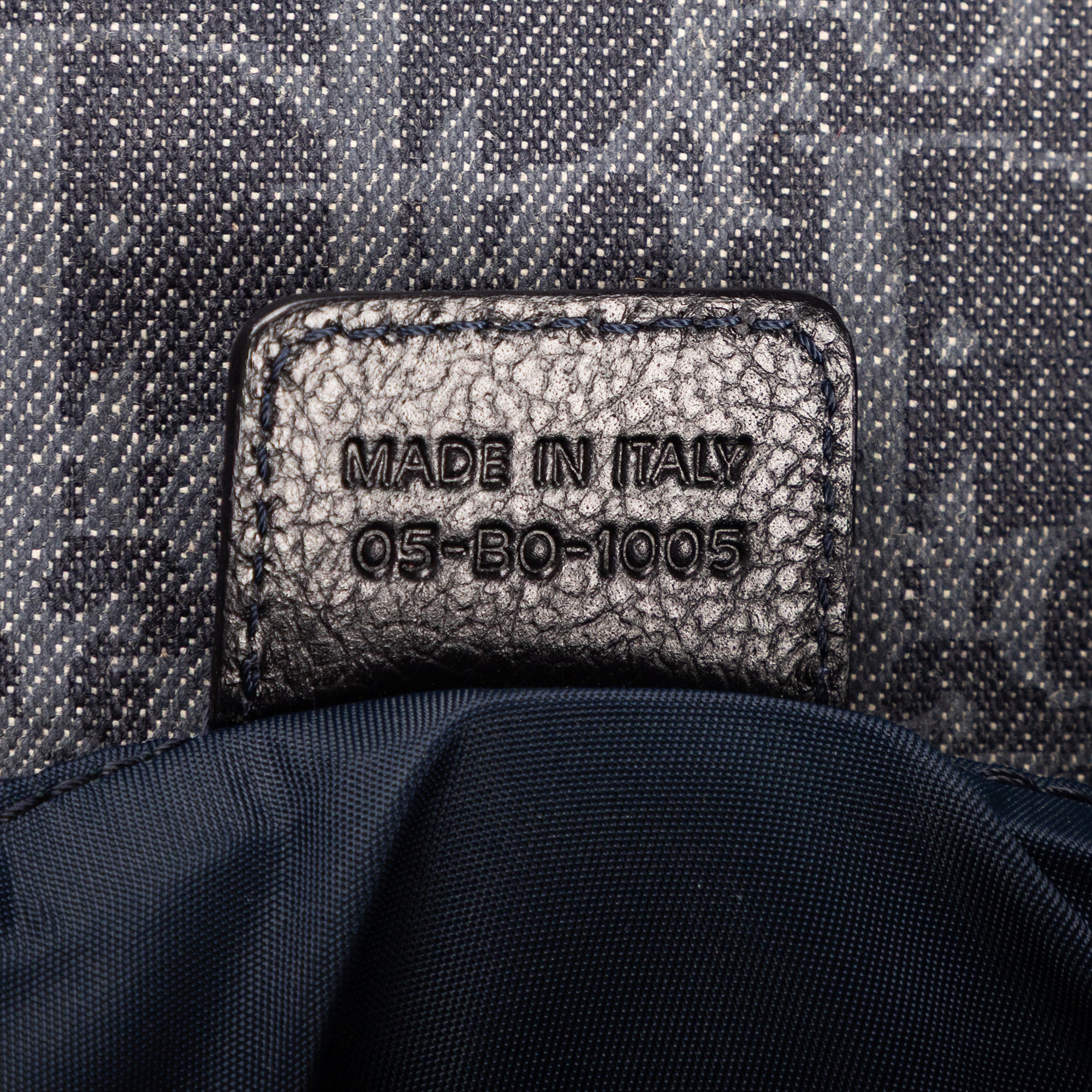 Bolso de hombro Trotter Messenger con solapa de lona oblicua azul marino