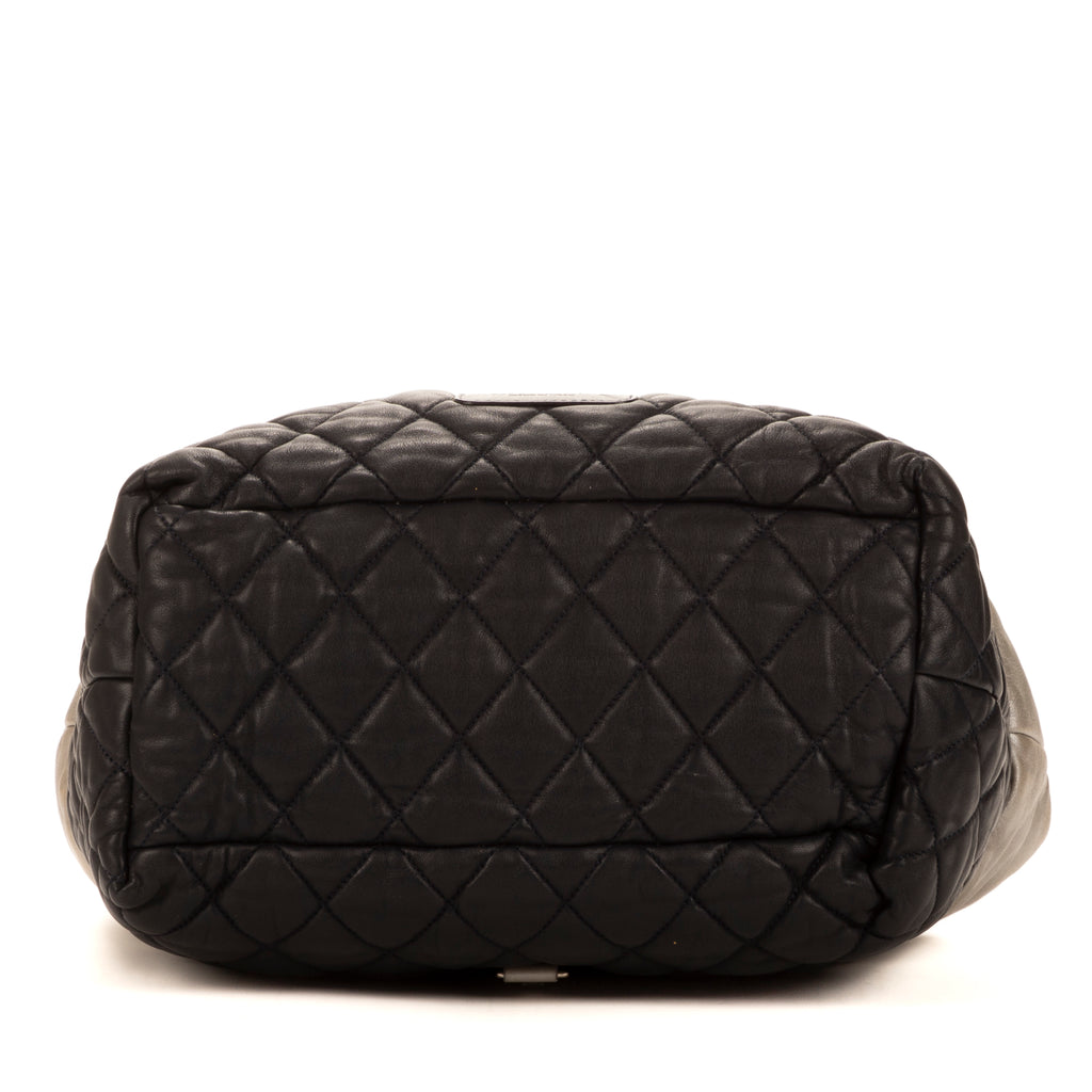Bolso Cocoon Reversible de Piel de Becerro Plateada
