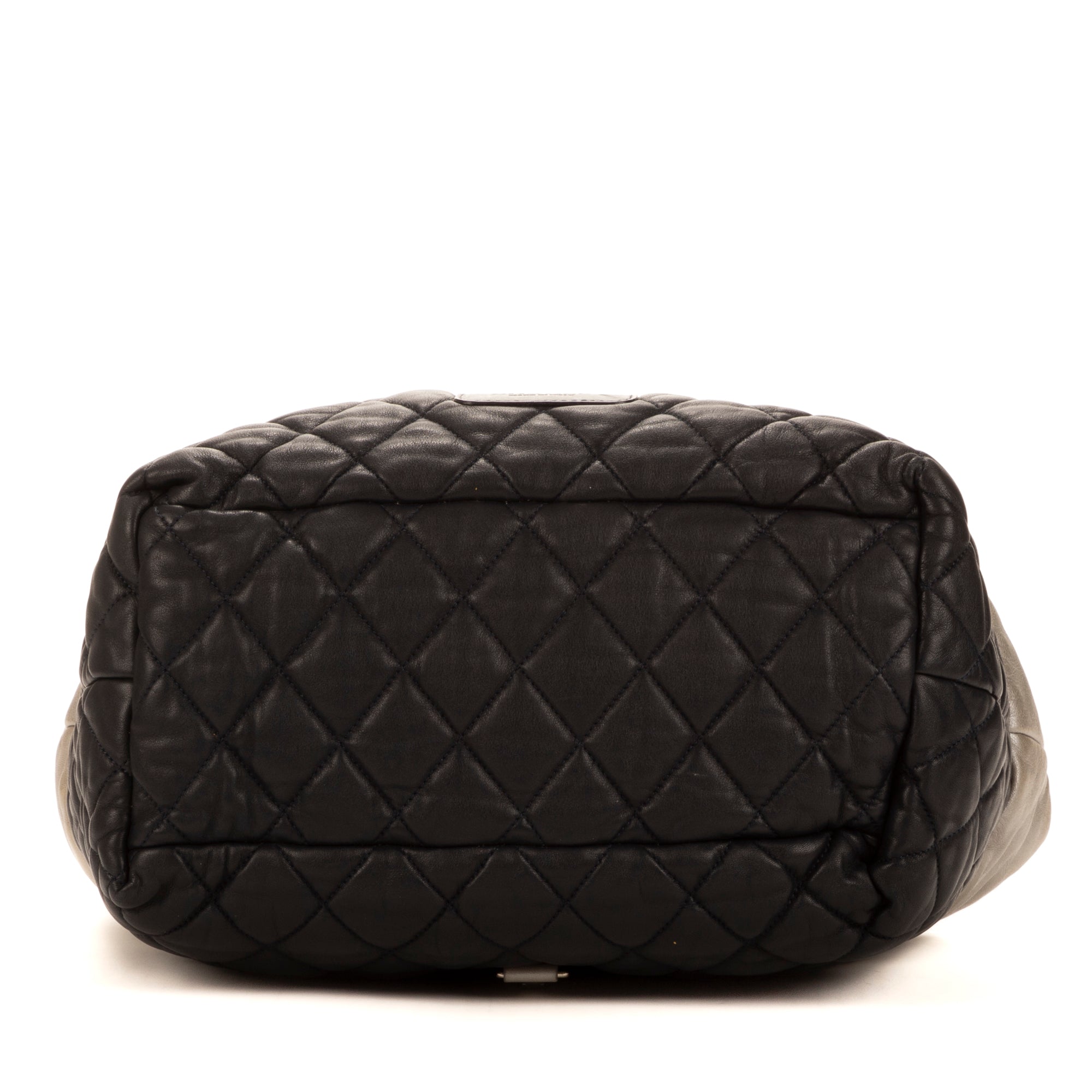 Bolso Cocoon Reversible de Piel de Becerro Plateada