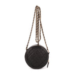 Sac à bandoulière rond en caviar noir filigrané