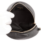 Sac à bandoulière rond en caviar noir filigrané