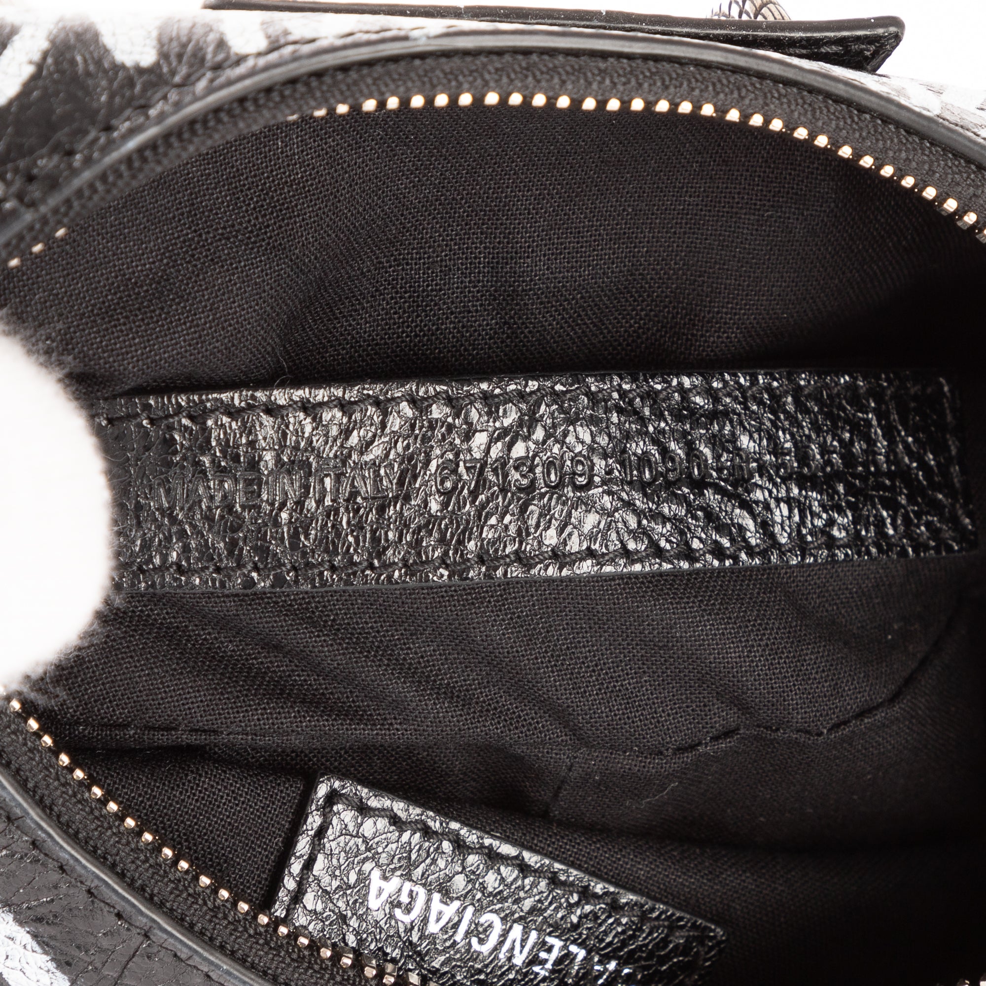 Bolso de hombro XS Le Cagole de piel de becerro negra con grafiti