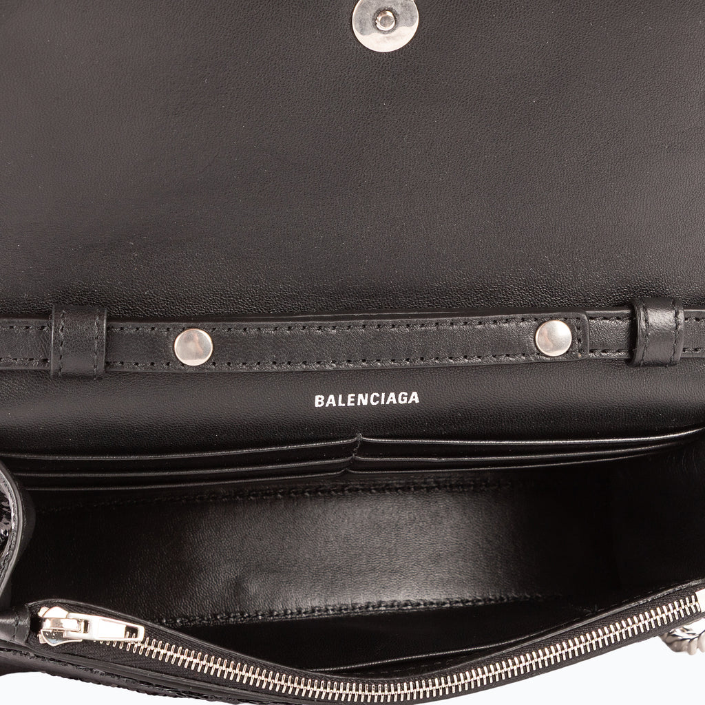 Sac porté épaule Hourglass Wallet on Chain sequins noir