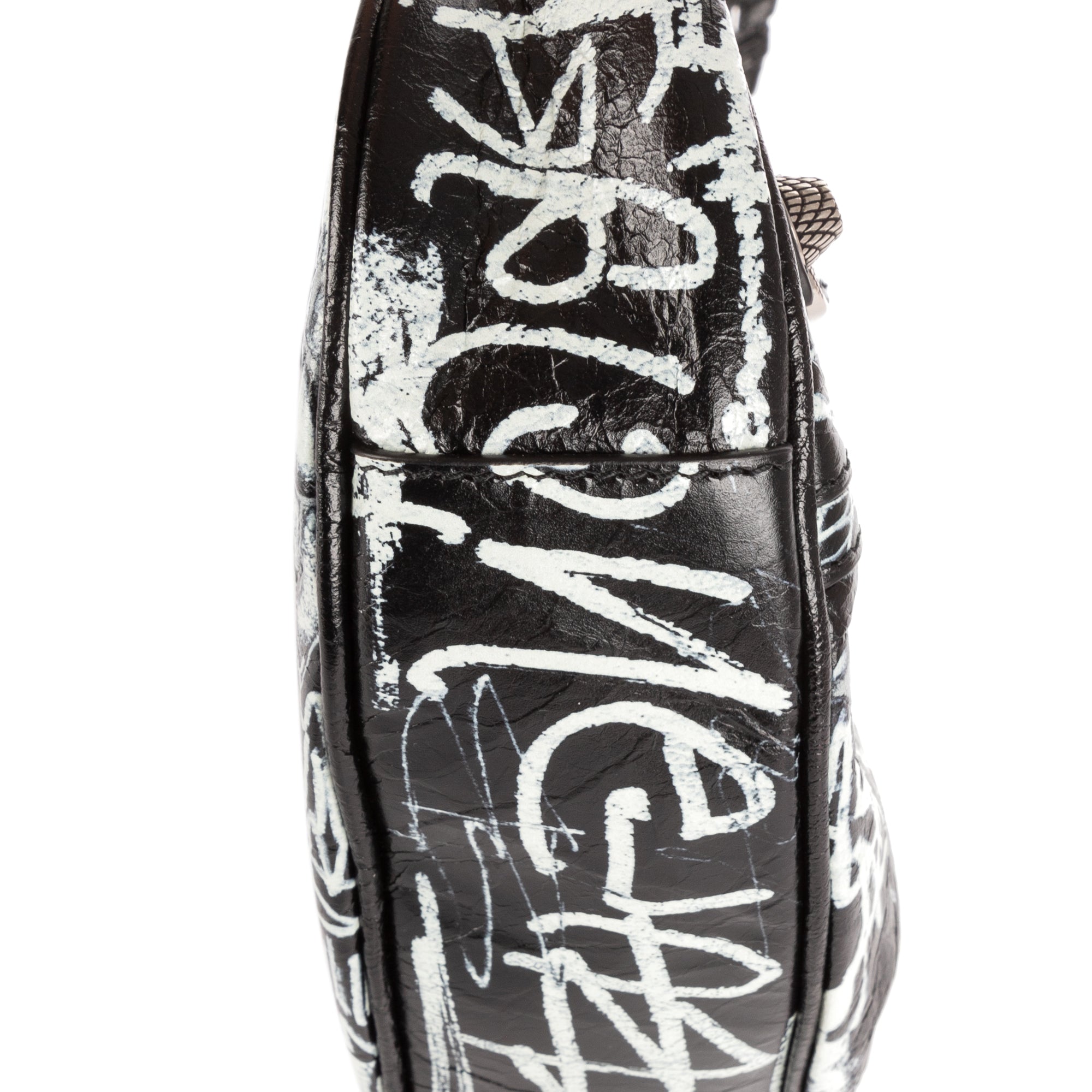 Bolso de hombro XS Le Cagole de piel de becerro negra con grafiti