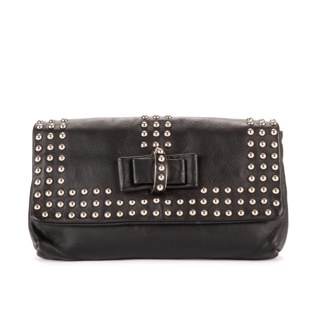 Bolso de Hombro Sweet Charity Clutch Óptico Negro con Lazos Tachonados