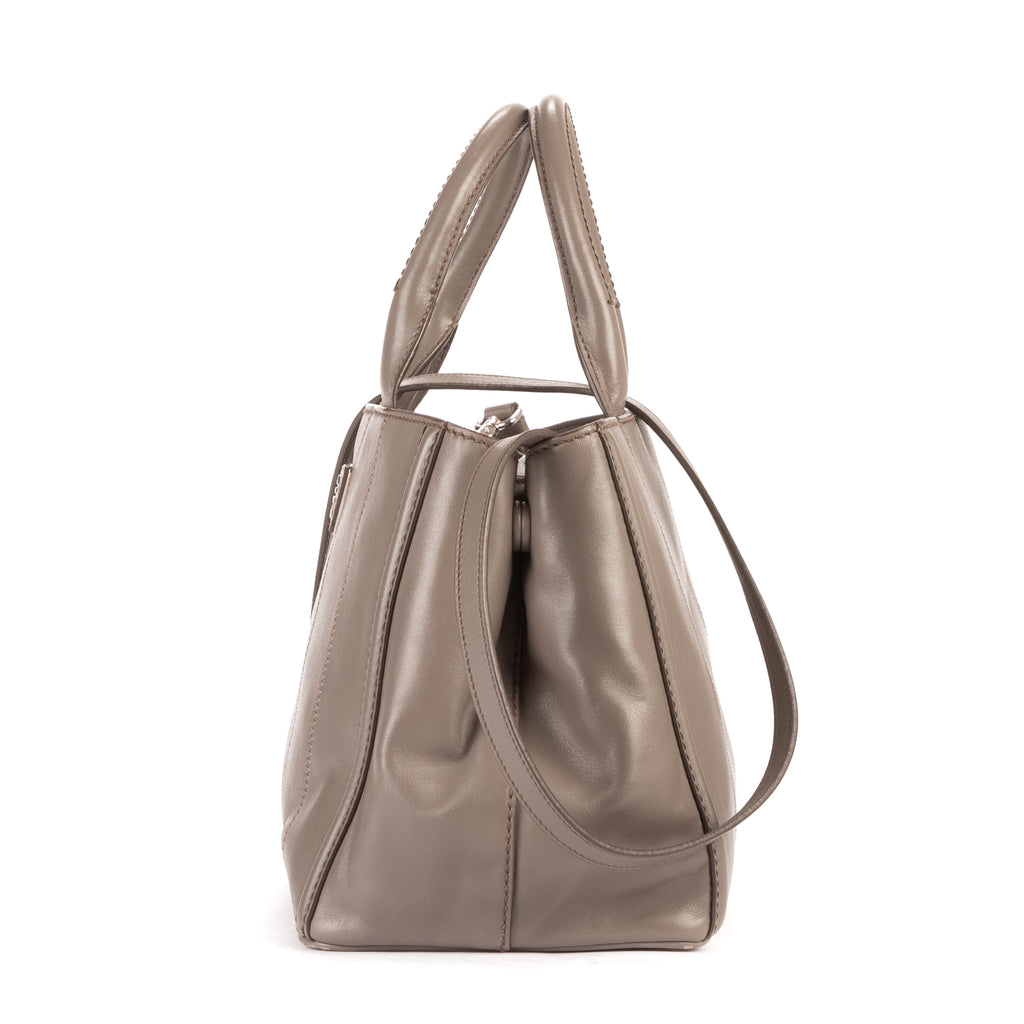 Bolso de Hombro Canapa Piel Suave Color Topo