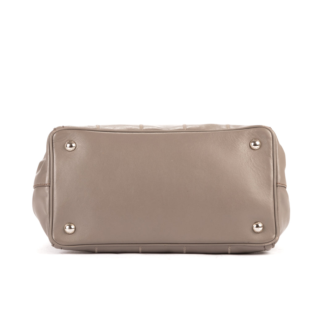 Bolso de Hombro Canapa Piel Suave Color Topo