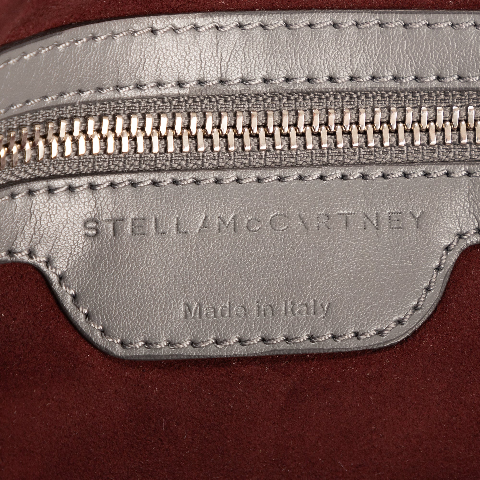 Sac bandoulière Beckett à rabat en daim gris