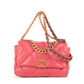 Sac bandoulière Classic 19 à rabat en cuir de veau matelassé rose